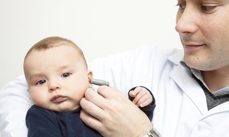 تست شنوایی نوزادان