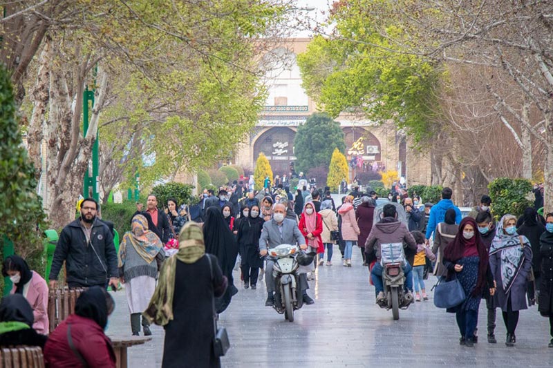 علت بهتر شنیدن در مکانهای شلوغ