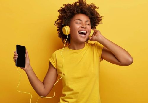 اثر موسیقی بلند بر سلامت شنوایی نوجوانان و راهکارهای پیشگیری